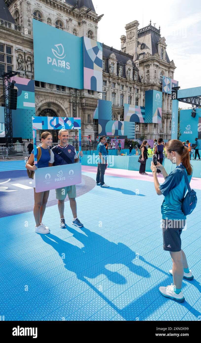 GENIESSEN SIE DIE OLYMPISCHEN SPIELE IN PARIS Stockfoto