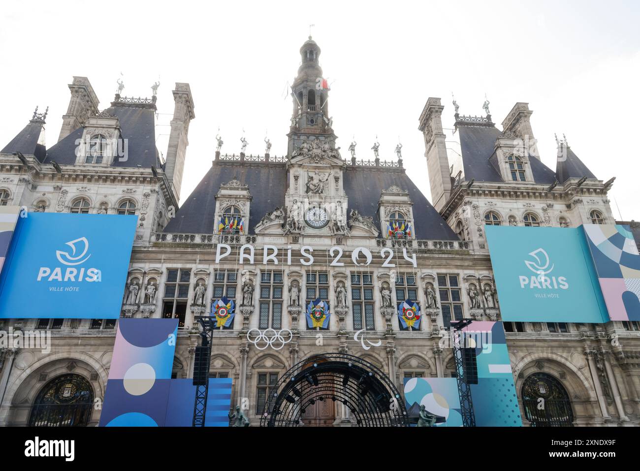 GENIESSEN SIE DIE OLYMPISCHEN SPIELE IN PARIS Stockfoto