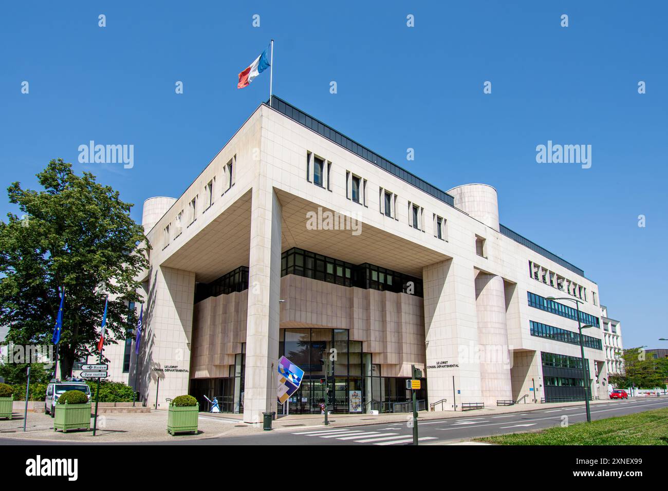 Außenansicht des 'Hotel du Departement', Hauptsitz des Departementrates, politischer Leiter des französischen Departements Loiret in Orléans Stockfoto