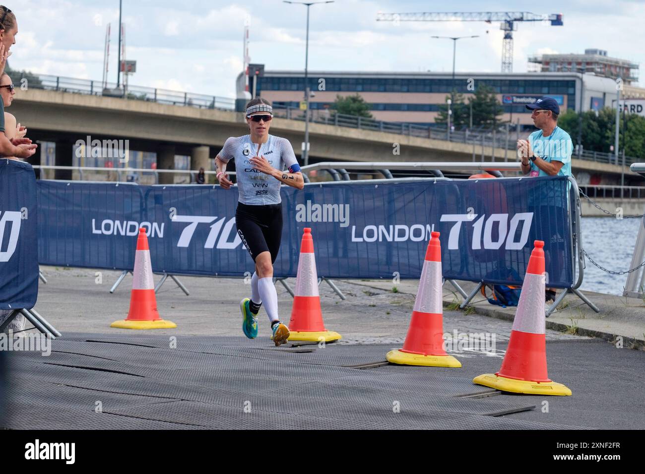 Juli 2024, T100 Triathlon World Series Women's Race, London Docklands, Großbritannien. Sophie Coldwell aus Großbritannien. Stockfoto