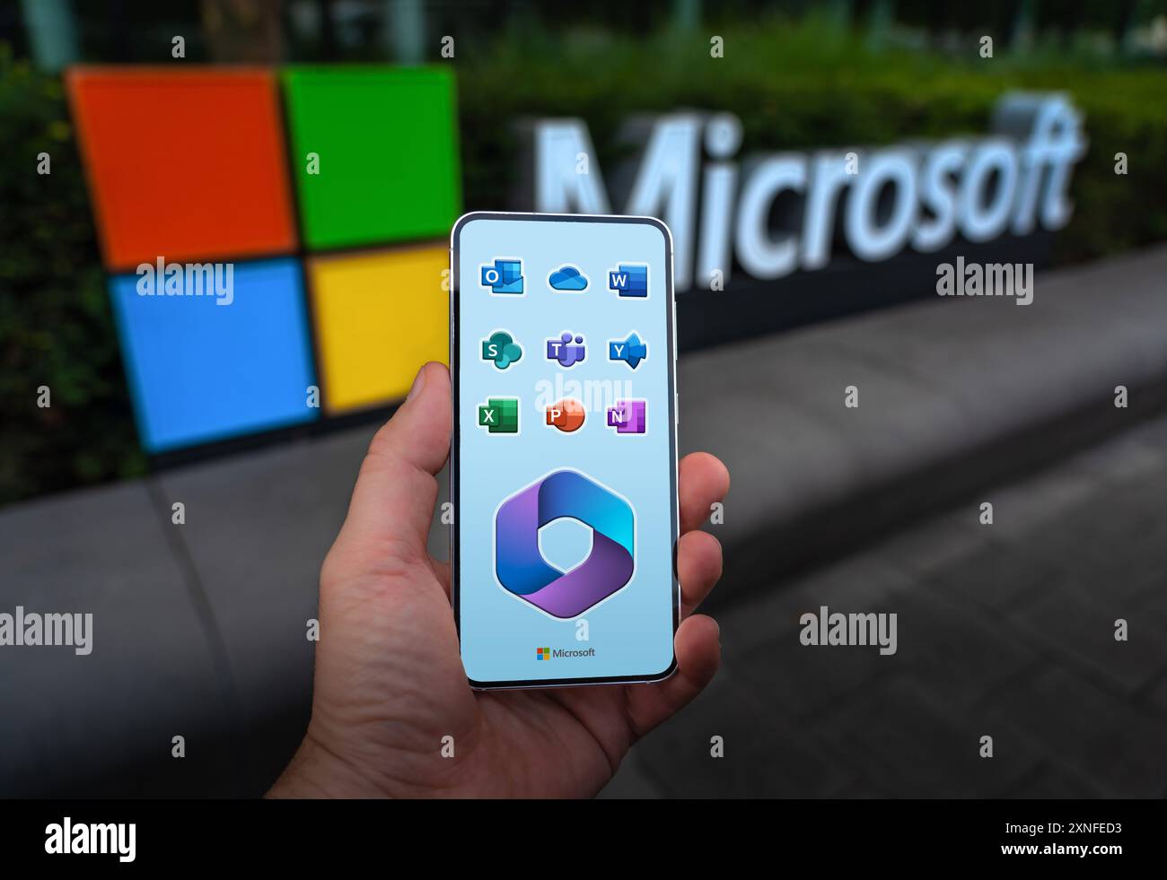 Microsoft 365 Office-Tools, die auf einem intelligenten Gerät angezeigt werden Stockfoto