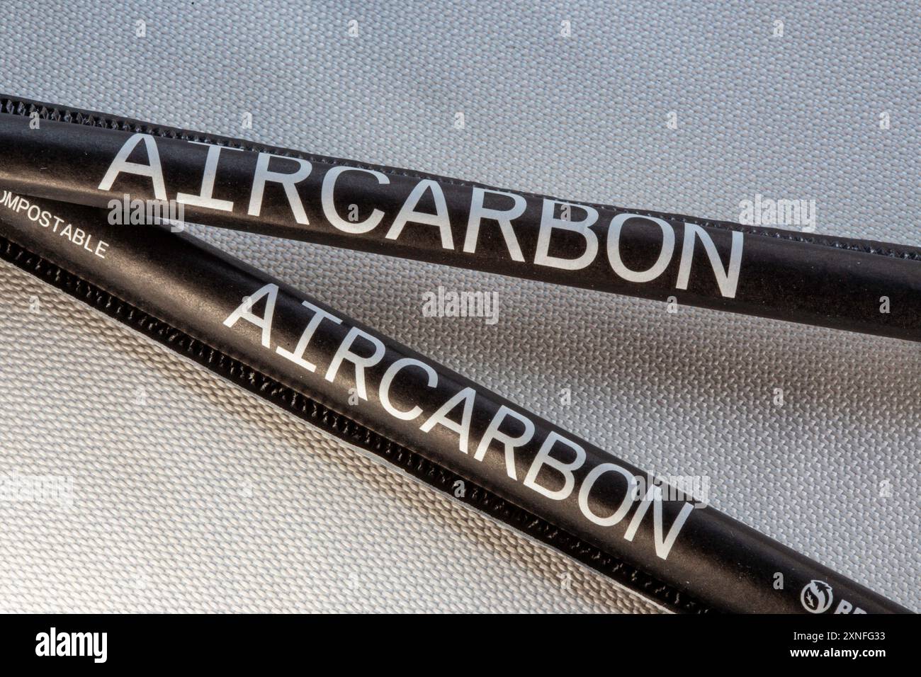 Stillleben der gewickelten natürlichen Jumbo-Strohhalme aus Aircarbon, USA Stockfoto