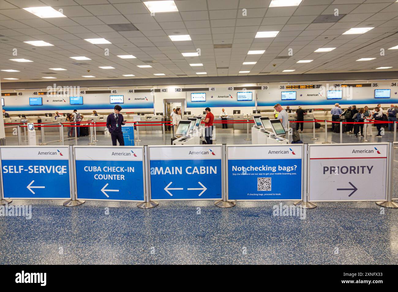 Miami Florida, Miami International Airport, Innenraum, Terminal Check-in Ticketbereich, American Airlines Schilder, vorrangige Hauptkabine Stockfoto