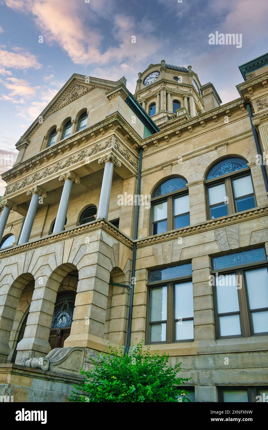Das Auglaize County Courthouse in der Innenstadt von Wapakoneta, Ohio. USA 2024 Stockfoto