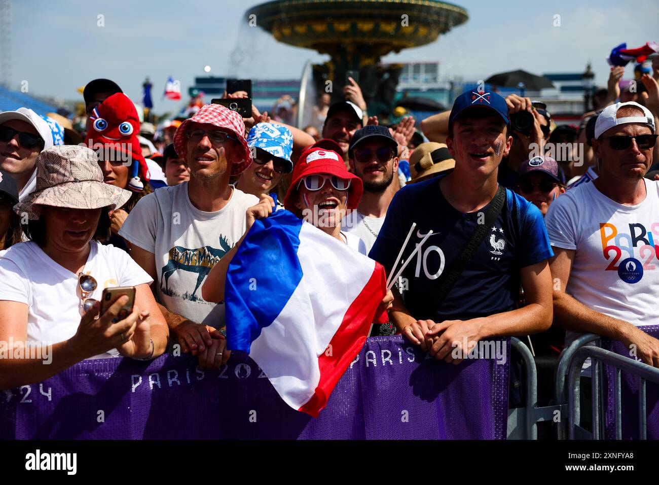 Paris, Frankreich, 31. Juli 2024. Französische Fans während der Olympischen Spiele 2024 Radfahren BMX Freestyle Finale bei der La Concorde 2 am 31. Juli 2024 in Paris. Quelle: Pete Dovgan/Speed Media/Alamy Live News Stockfoto