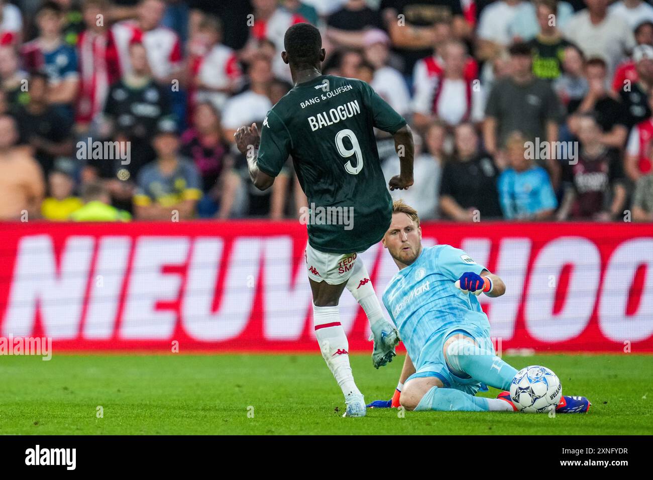 Rotterdam, Niederlande. 31. Juli 2024. Rotterdam - Folarin Balogun von AS Monaco, Feyenoord Torhüter Mikki van SAS während des fith-Freundschaftsspiels zur Vorbereitung der Eredivisie-Saison 2024/2025. Das Eröffnungsspiel der Saison findet zwischen Feyenoord und AS Monaco FC am 31. Juli 2024 im Stadion Feijenoord de Kuip in Rotterdam, Niederlande, statt. Credit: Box to Box Pictures/Alamy Live News Stockfoto