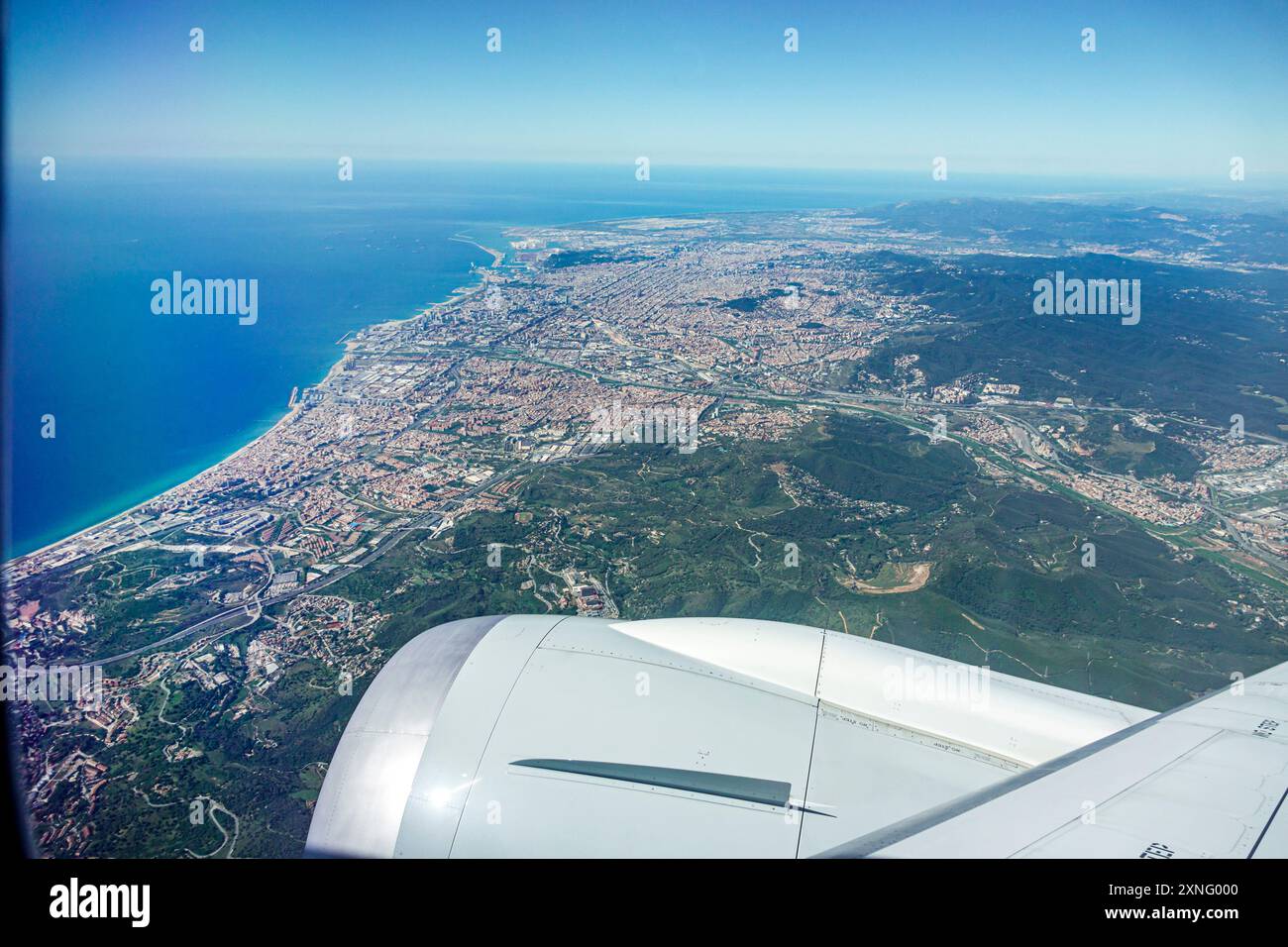 Barcelona Spanien, Katalonien Catalunya, Fenstersitzansicht, Luftaufnahme von oben, Motor ganze Stadt, Mittelmeer, #112 American Airlines Flug f Stockfoto