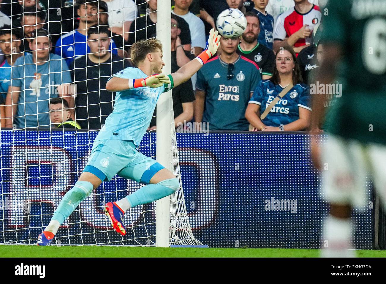 Rotterdam, Niederlande. 31. Juli 2024. Rotterdam - Feyenoord Torhüter Mikki van SAS während des fith-Freundschaftsspiels zur Vorbereitung der Eredivisie-Saison 2024/2025. Das Eröffnungsspiel der Saison findet zwischen Feyenoord und AS Monaco FC am 31. Juli 2024 im Stadion Feijenoord de Kuip in Rotterdam, Niederlande, statt. Credit: Box to Box Pictures/Alamy Live News Stockfoto