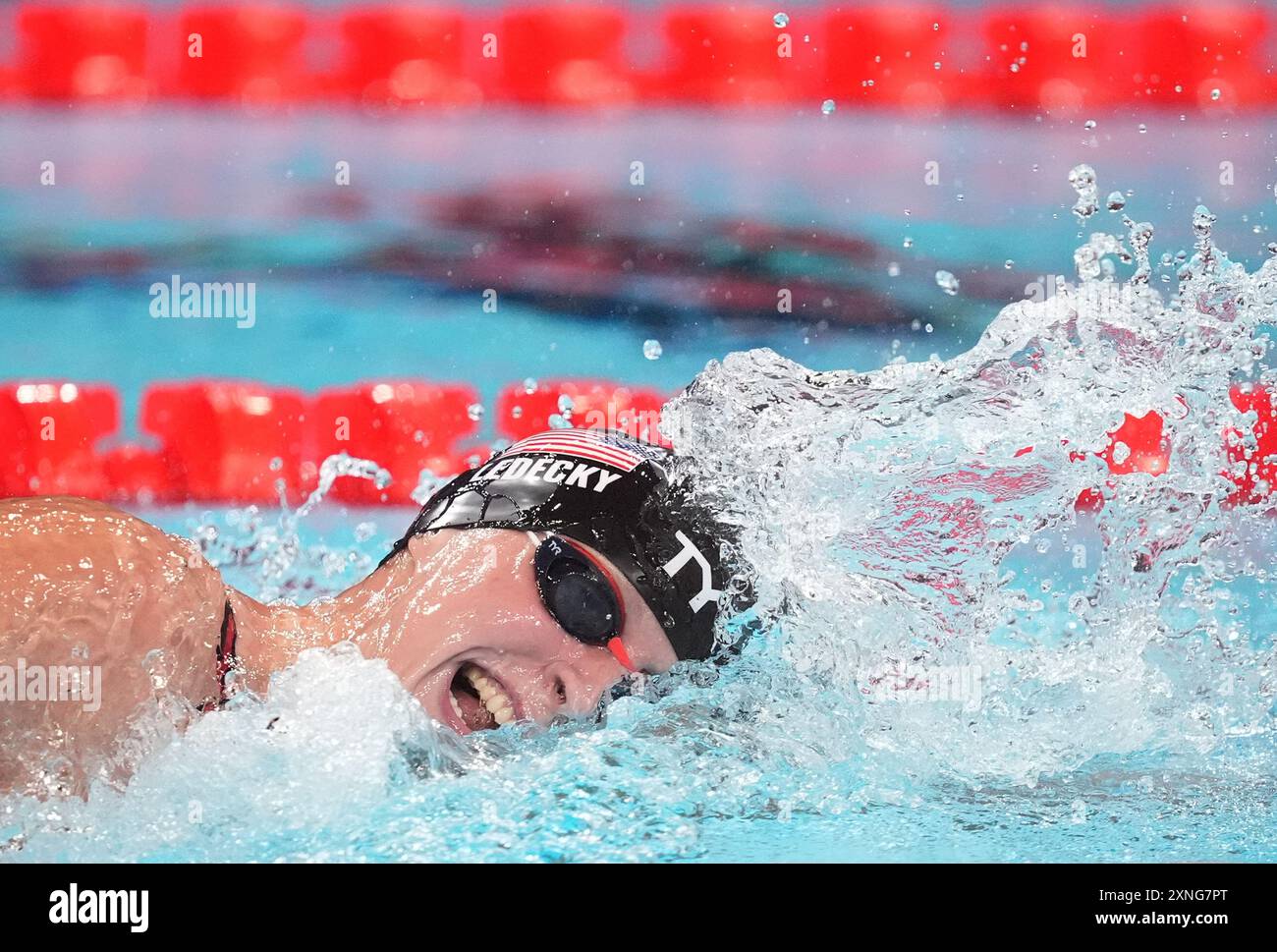 Paris, Frankreich. 31. Juli 2024. Katie Ledecky aus den USA tritt am Dienstag, den 31. Juli 2024, in der Arena Le Defense in Paris im 1500-m-Freistil-Finale der Frauen bei den Olympischen Spielen 2024 in Paris an. Ledecky gewann die Goldmedaille mit einer olympischen Rekordzeit von 15:30,02. Foto: Richard Ellis/UPI Credit: UPI/Alamy Live News Stockfoto