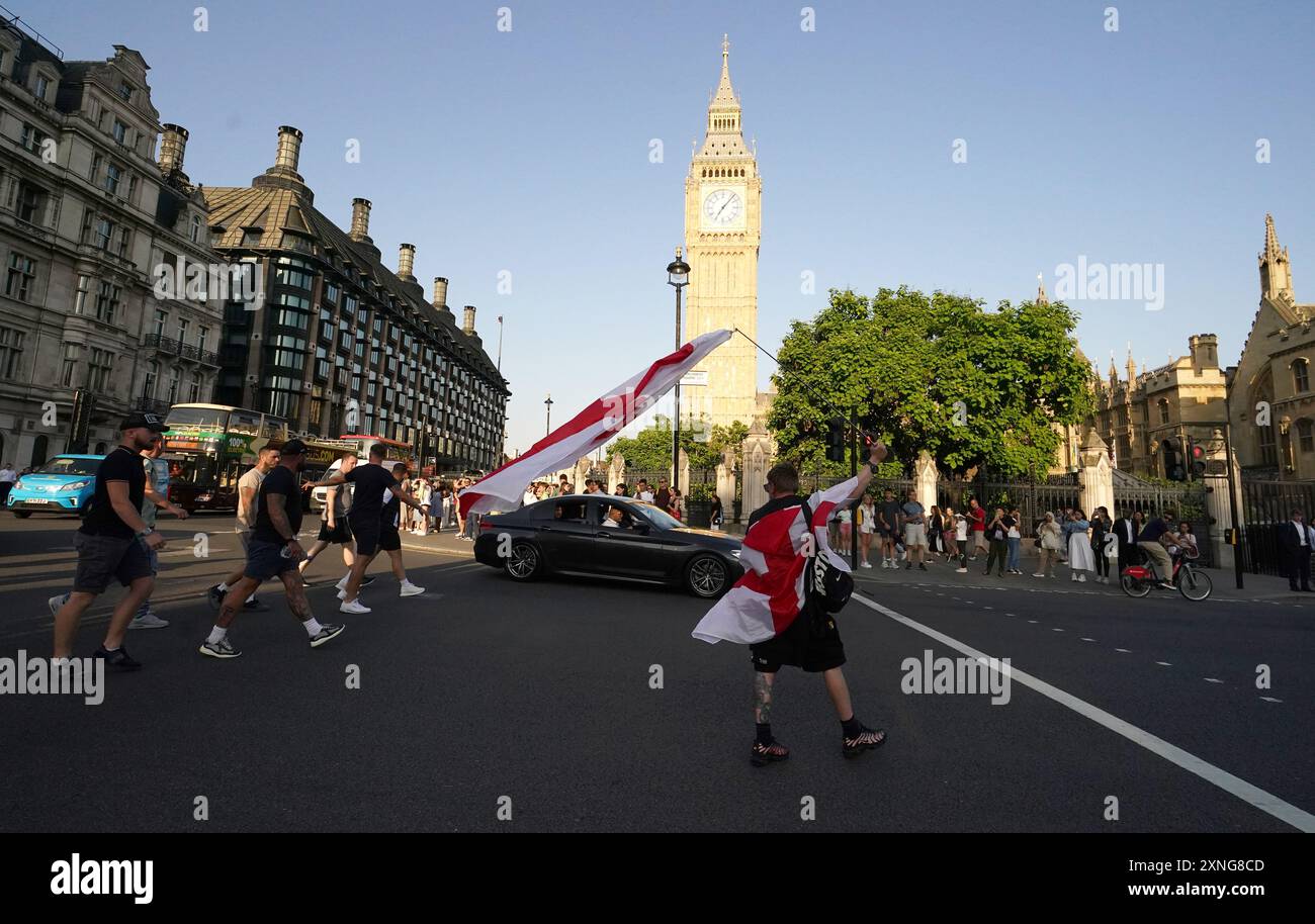 Menschen, die an dem Protest "genug ist genug" in Westminster, London, teilnehmen, nachdem drei Kinder am Montag in einem Taylor Swift-Ferienclub erstochen wurden. Bilddatum: Mittwoch, 31. Juli 2024. Stockfoto