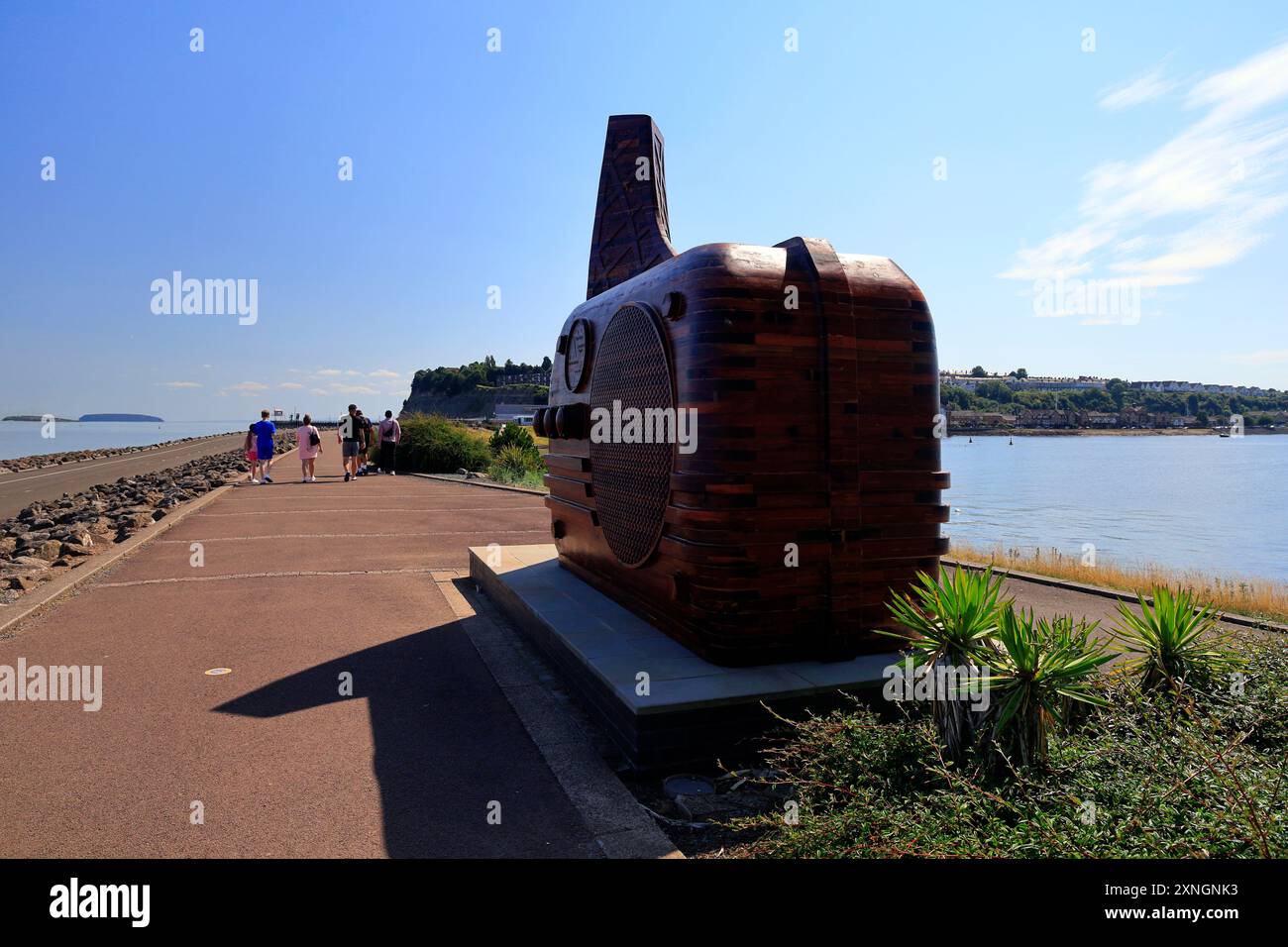 Die Radio Flat Holm Skulptur Cardiff Barrage, entworfen von Glenn Davidson. Installiert Im Juli 2024. Vom Juli 2024 Stockfoto