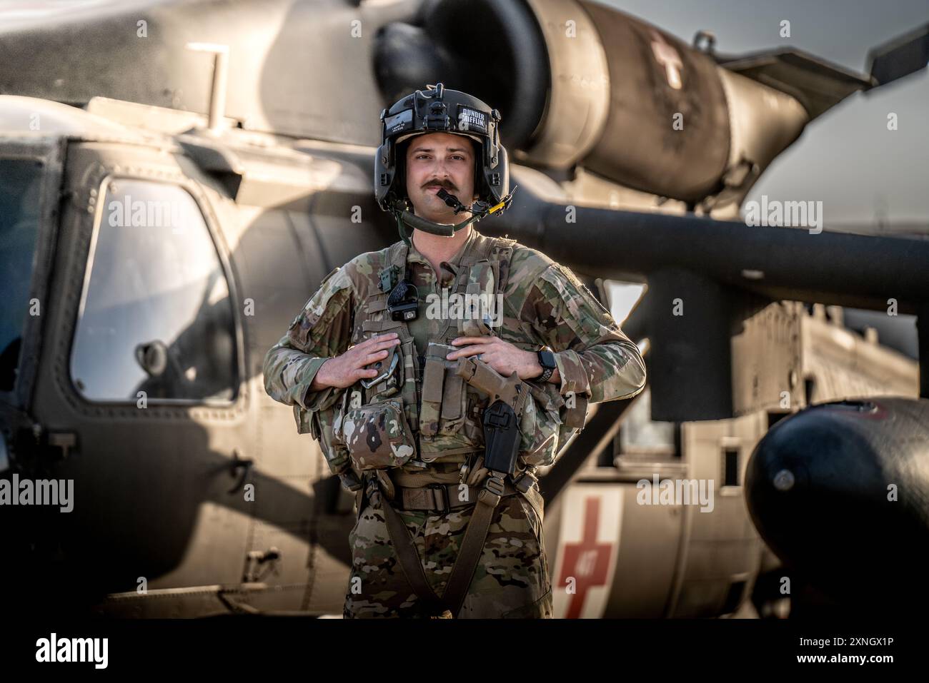 Fallschirmjäger der Charlie Company, 3-82 General Support Aviation Battalion, 82nd Combat Aviation Brigade, 82nd Airborne Division, stehen für Porträts auf der Al Asad Airbase, Irak, 01. Mai 2024. Die 82. Combat Aviation Brigade wurde zur Unterstützung der Operation Inhärent Resolve eingesetzt. (Foto der US-Armee von Sgt. Vincent Levelev) Stockfoto