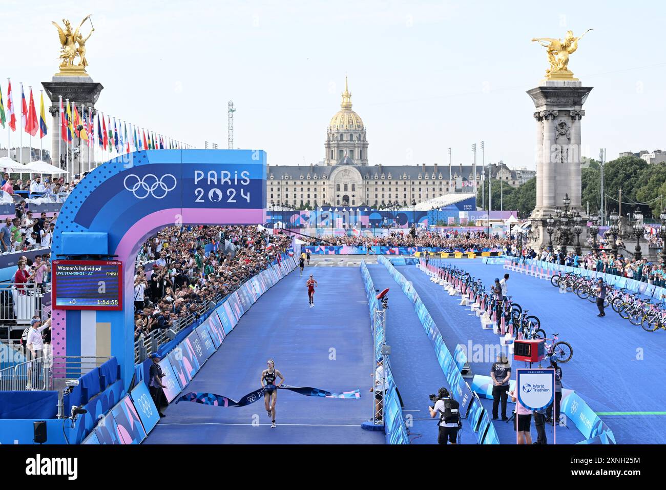 Paris, Frankreich. Kredit: MATSUO. 31. Juli 2024. BEAUGRAND Cassandre (FRA) Triathlon : Frauen bei den Olympischen Spielen 2024 in Paris in Pont Alexandre. Kredit: MATSUO . K/AFLO SPORT/Alamy Live News Stockfoto