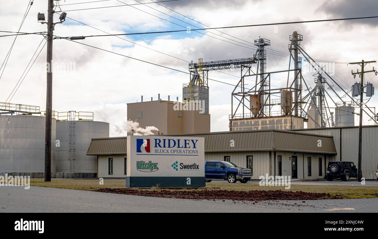 Flemingsburg, Kentucky, USA-Feb. 26, 2016: Produktionsanlage für Futtermittel im Besitz von Ridley Block Operations. Stockfoto