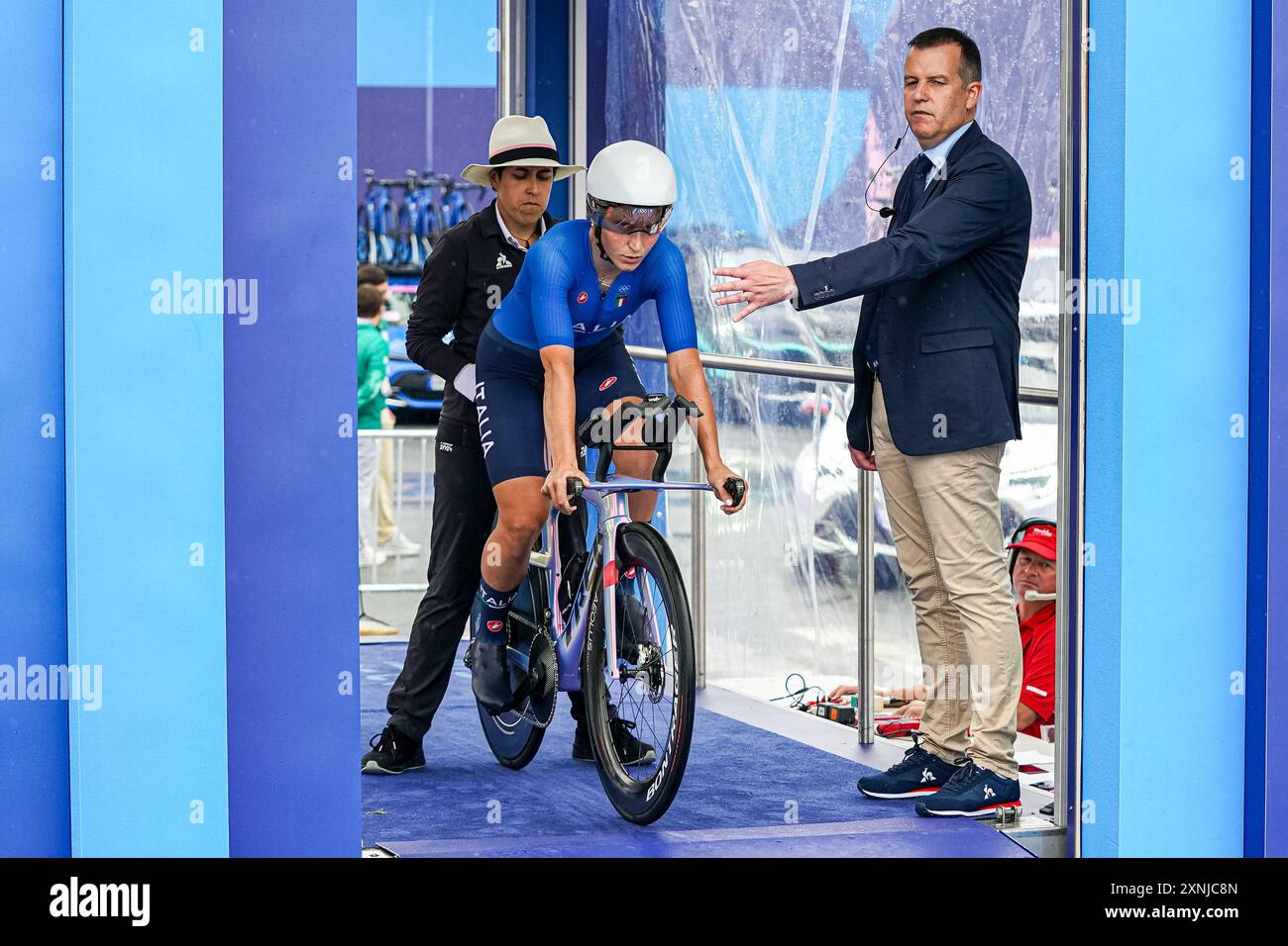 Paris, Frankreich. Juli 2024. PARIS, FRANKREICH - 27. JULI: ELISA Longo Borghini aus Italien tritt am 27. Juli 2024 in Paris am 1. Tag der Radfahren - Straße - Olympischen Spiele Paris 2024 in Pont Alexandre III an. (Foto von Andre Weening/Orange Pictures) Credit: Orange Pics BV/Alamy Live News Stockfoto