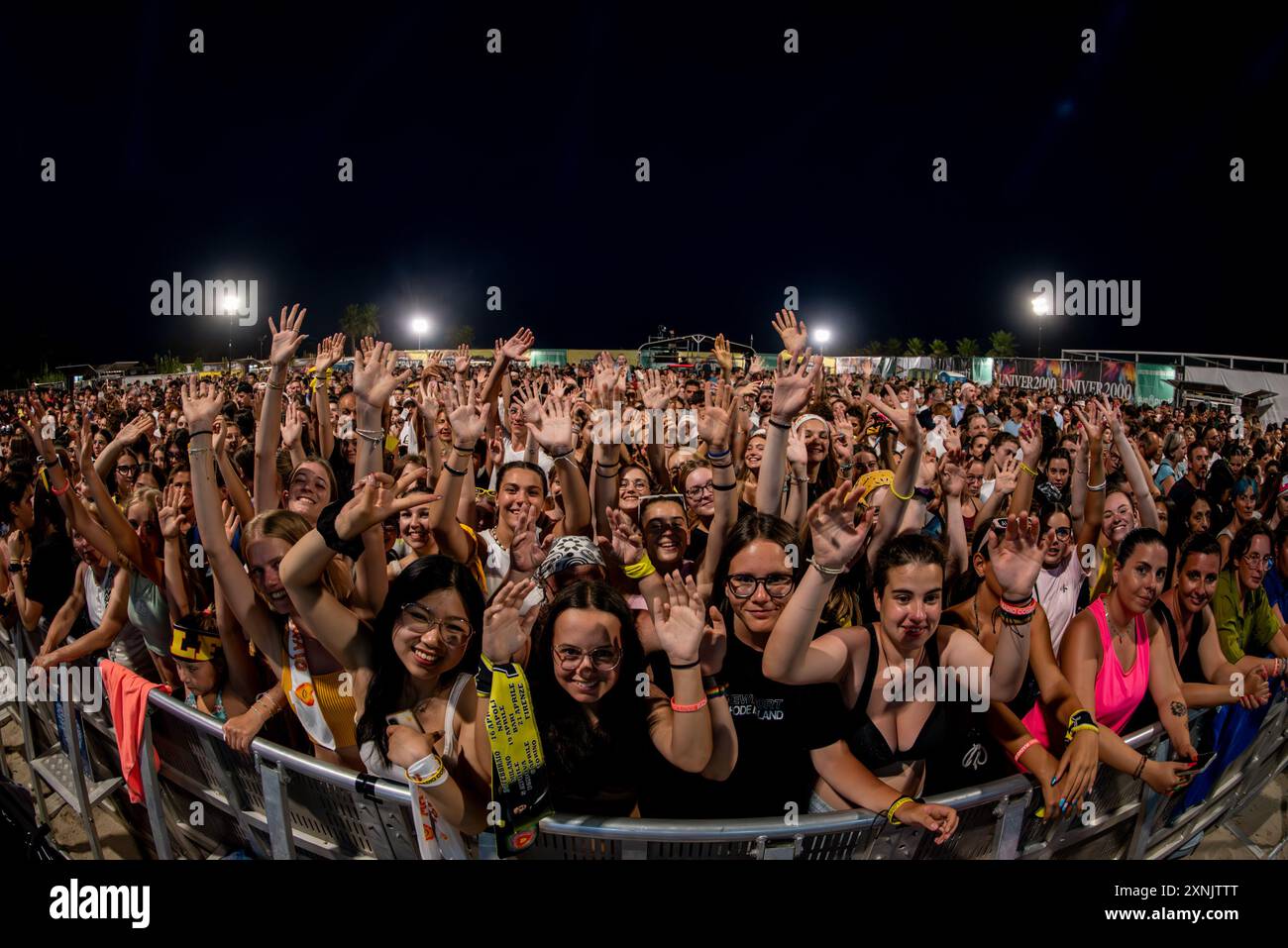 Sottomarina Sound Beach, Chioggia - Sottomarina (VE), Italien, 31. Juli 2024, Alfa Fans warten auf das Konzert während der ALFA Tour estivo 2024 - I Stockfoto