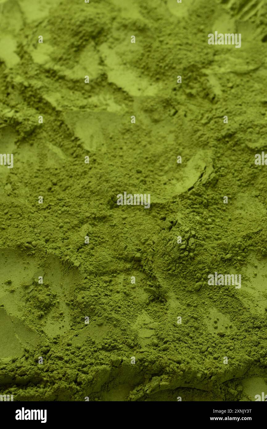 Matcha-Tee, Matcha-Pulver isoliert auf weißem Hintergrund. Stockfoto