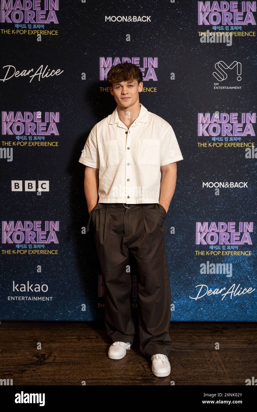 London, Großbritannien. 1. August 2024. Sehr geehrtes Alice Boy Bandmitglied Blaise Noon bei der Presseveröffentlichung im Soho Hotel von „Made in Korea the K-Pop Experience“ vor der Serie, die auf BBC One und BBC iPlayer startet. Die sechsteilige Serie ist eine Zusammenarbeit mit K-Pop’s SM Entertainment und Kakao Entertainment America und folgt fünf Jungs aus Großbritannien, die in Seoul den K-Pop-Trainingsprozess durchlaufen, um eine neue Boyband auf der globalen Bühne zu gründen. Quelle: Stephen Chung / EMPICS / Alamy Live News Stockfoto