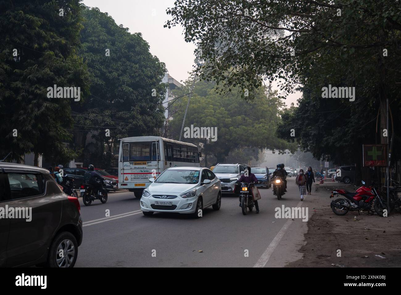 New Delhi, Indien, 13/2024 Morgenverkehr in der indischen Hauptstadt Stockfoto