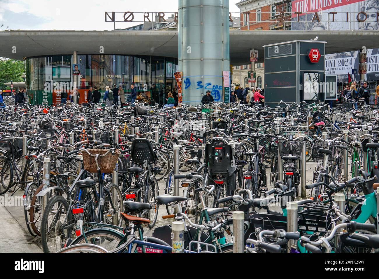 Fahrräder, Bahnhof Nørreport, Kopenhagen, Dänemark, Europa, Skandinavien | Bahnhof Nørreport, Fahrradreihen, Kopenhagen, Dänemark, Europa, Stockfoto