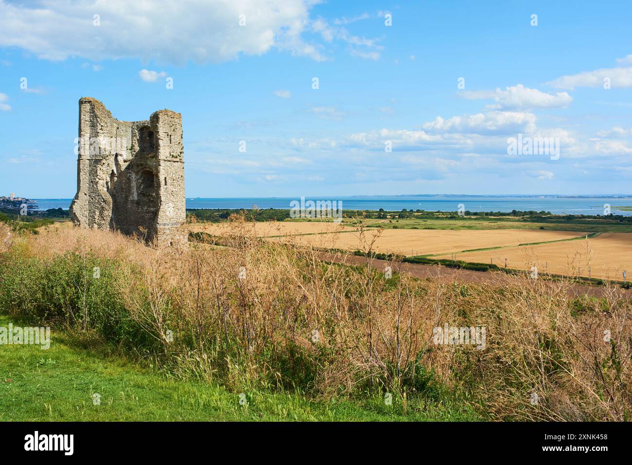 Hadleigh Castle, Hadleigh, Essex, Großbritannien, mit Blick auf die Themse Mündung, im Sommer Stockfoto