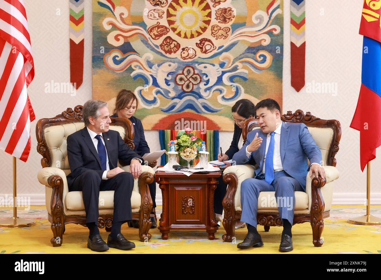 U.S. Secretary of State Antony Blinken, left, meets with Mongolian Prime Minister Luvsannamsrain Oyun-Erdene, right, in Ulaanbaatar, Thursday, Aug. 1, 2024. (Byambasuren Byamba-Ochir/Pool Photo via AP) Stockfoto