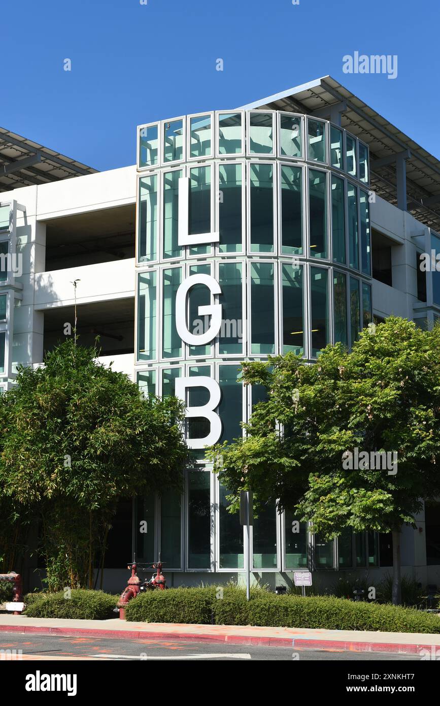 LONG BEACH, KALIFORNIEN - 28. JULI 2024: LGB Airport Code auf Parkhaus B. Stockfoto