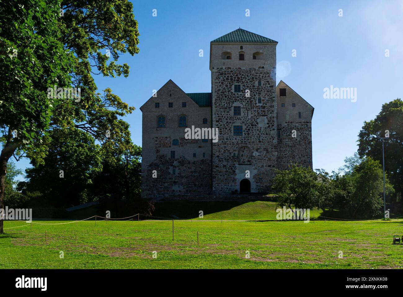 Turku Castle Finnland erbaute im 13. Jh. eines der ältesten noch genutzten Gebäude und das größte erhaltene mittelalterliche Gebäude Finnlands aus Sicht des Westens Stockfoto