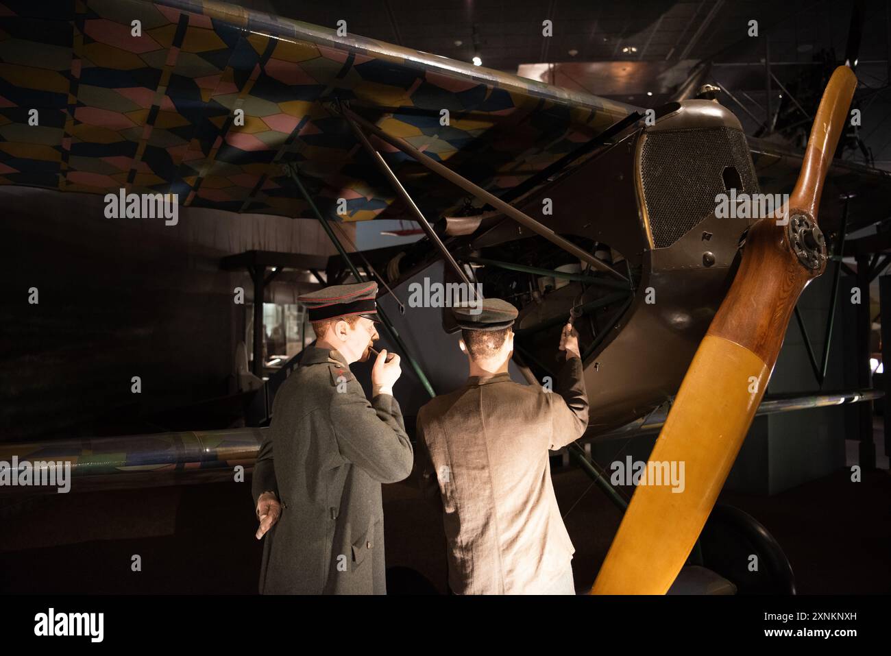 WASHINGTON D.C., USA – historische Flugzeuge im Smithsonian National Air and Space Museum in der National Mall. Dieses Museum bietet eine umfassende Sammlung historischer Flugzeuge und Luft- und Raumfahrtausstellungen, die die Geschichte und Entwicklung der Luft- und Raumfahrt beleuchten. Stockfoto