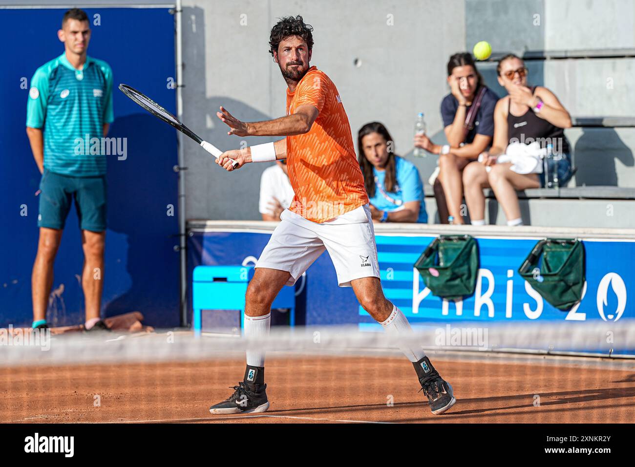 PARIS, FRANKREICH - 29. JULI: Robin Haase aus den Niederlanden tritt 2024 am 29. Juli 2024 im Roland-Garros-Stadion in Paris an. (Foto: Andre Weening/Orange Pictures) Stockfoto