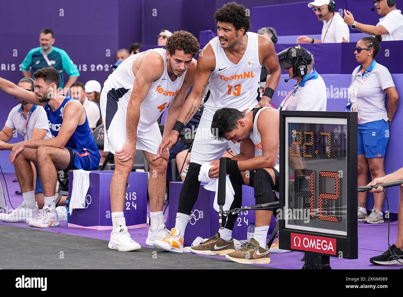 Paris, Frankreich. August 2024. PARIS, FRANKREICH - 1. AUGUST: Jan Driessen aus den Niederlanden, DiMeo van der Horst aus den Niederlanden, Arvin Slagter aus den Niederlanden, Worthy de Jong aus den Niederlanden während des 3x3 Basketball - Olympischen Spielen 2024 in Paris am 6. Tag in der Esplanade des Invalides am 1. August 2024 in Paris. (Foto: Rene Nijhuis/BSR Agency) Credit: BSR Agency/Alamy Live News Stockfoto