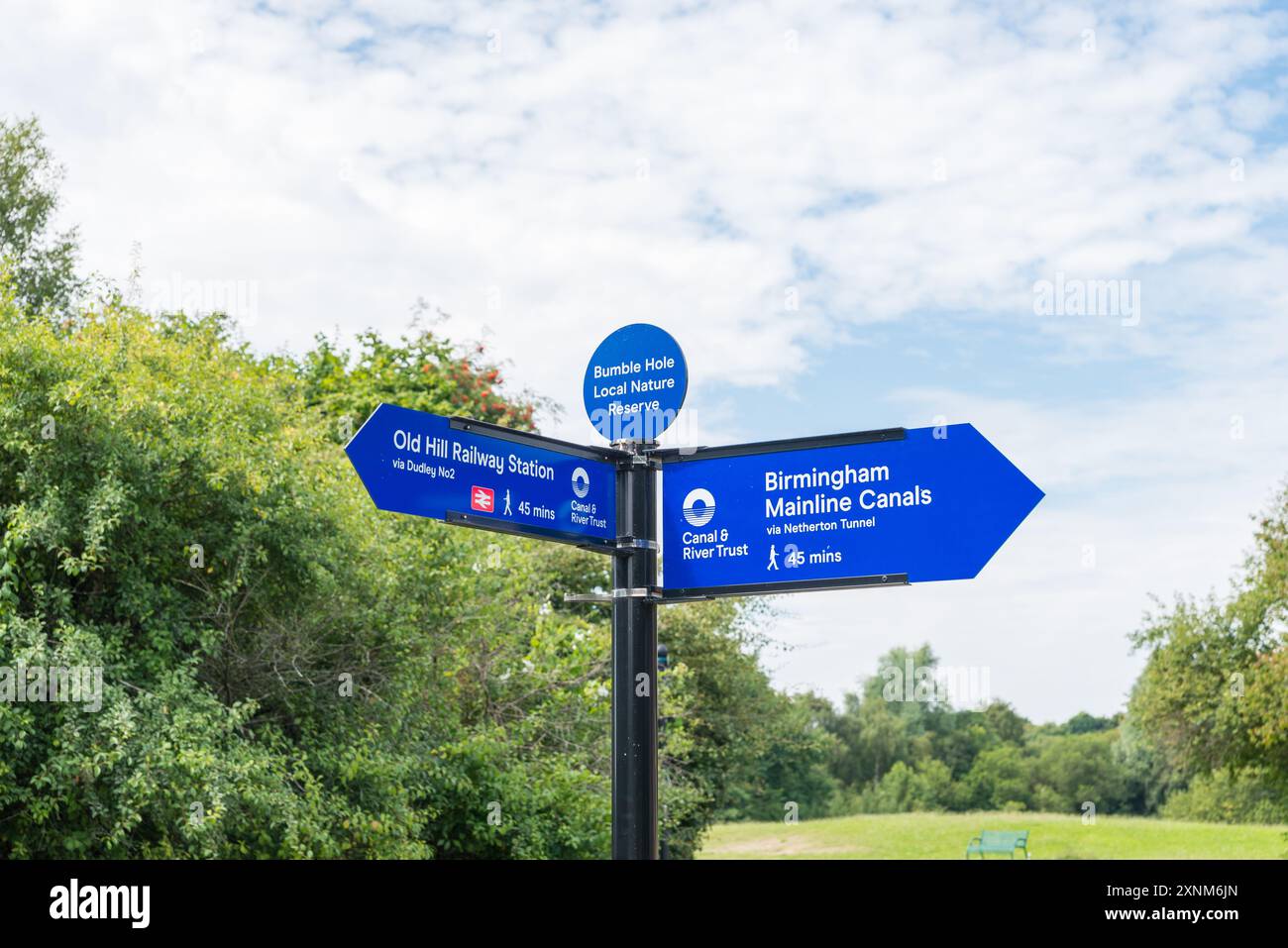 Wegweiser zum Canal and River Trust im Bumble Hole Local Nature Reserve in der Nähe von Dudley, West Midlands Stockfoto