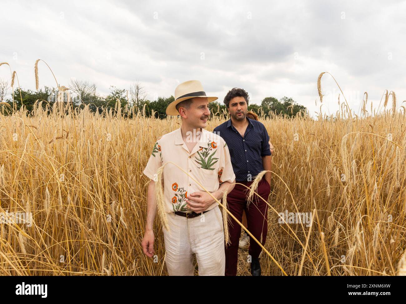 Gäste kommen zu Fielden Whiskys Lammas Day Feiern, die den Beginn der Getreideernte und der ersten Veröffentlichung von Harvest 2019 Rye Whisky in Butlers Marston, Warwickshire, markieren. Bilddatum: Donnerstag, 1. August 2024. Stockfoto