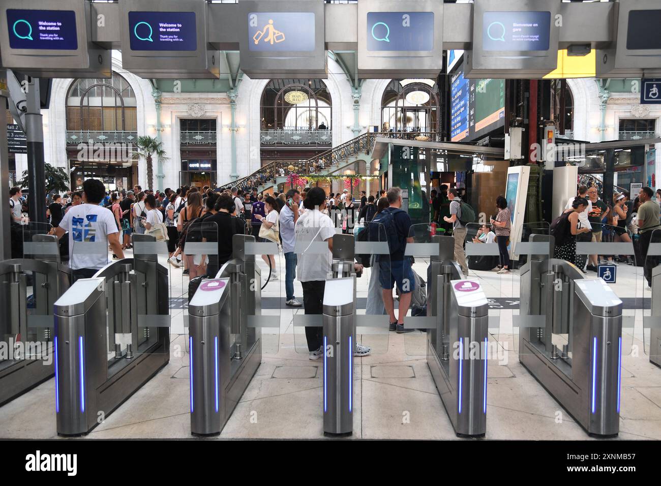 Paris, Frankreich. 31. Juli 2024. Abbildung des Bahnhofs Paris Gare de Lyon, wo der Verkehr auf der südöstlichen Hochgeschwindigkeitsstrecke unterbrochen wurde, die Paris am 31. Juli 2024 in Paris mit Lyon, Marseille und Montpellier verbindet. Diese Unterbrechung ereignete sich nach einer Kollision zwischen einem Hochgeschwindigkeitszug oder TGV und einem Baum auf der Zugstrecke zwischen Paris und Lyon. Der Baum fiel auf die Bahngleise nach einem Sturm, der über Nacht in der Region geschah. Foto: Lionel Urman/ABACAPRESS. COM Credit: Abaca Press/Alamy Live News Stockfoto