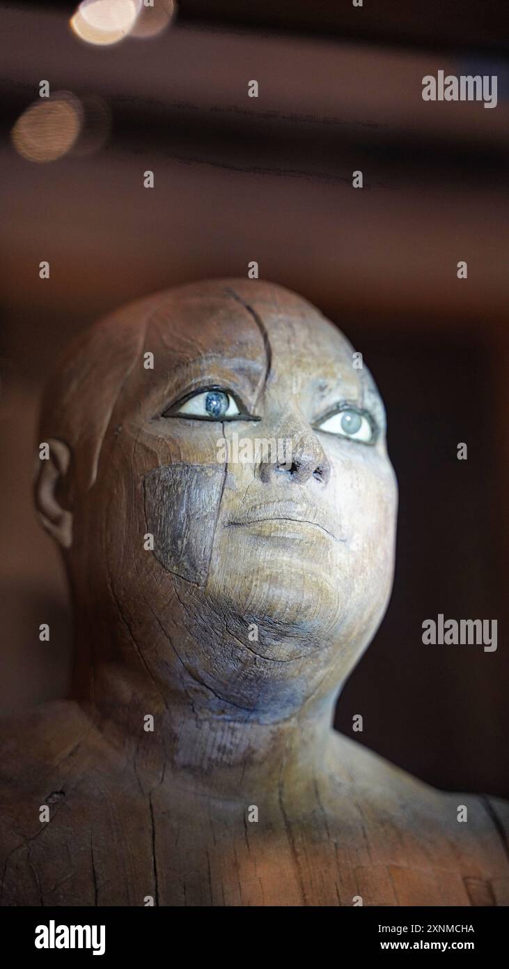 Kairo, Ägypten, 31. Dezember 2019-Holzstatue des Oberlektorpriesters Ka-Paper oder Scheich Al balad, Augen mit Kalzit, Quarz und schwarzem Stein im Museum für ägyptische Antiken in Kairo, Ägypten Stockfoto