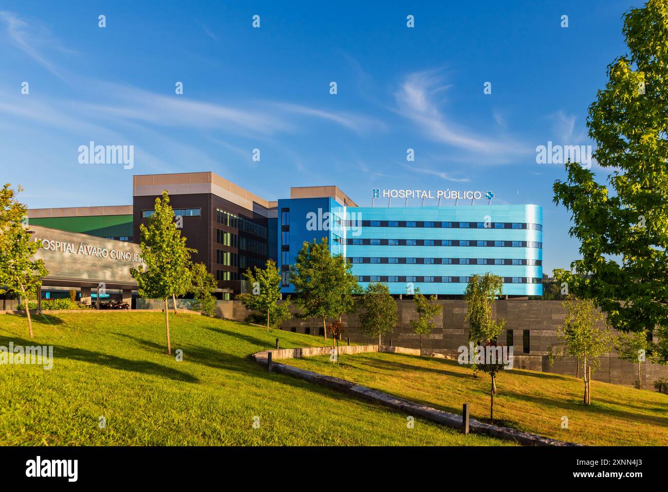 Vigo, Pontevedra, 6,4.2024; öffentliches Krankenhaus Alvaro Cunqueiro, ein modernes und avantgardistisches Krankenhaus, das zum Universitätskomplex von Vigo gehört. Stockfoto