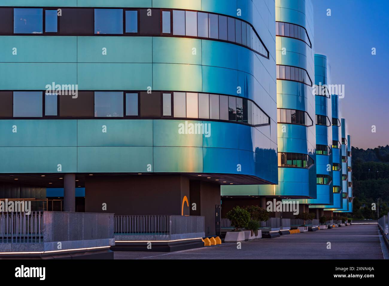 Vigo, Pontevedra, 6,4.2024; öffentliches Krankenhaus Alvaro Cunqueiro, ein modernes und avantgardistisches Krankenhaus, das zum Universitätskomplex von Vigo gehört. Stockfoto