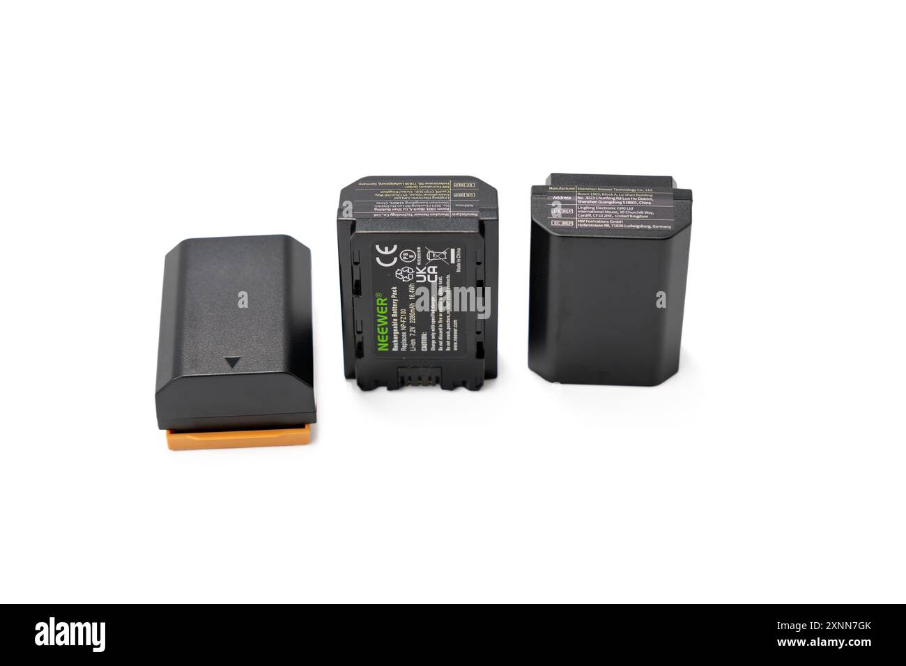 Deutschland Berlin 1. August 2024. Ersatzbatterie NEEWER NP-FZ100 isoliert auf weißem Hintergrund. Ersatzakku weiß. Stockfoto