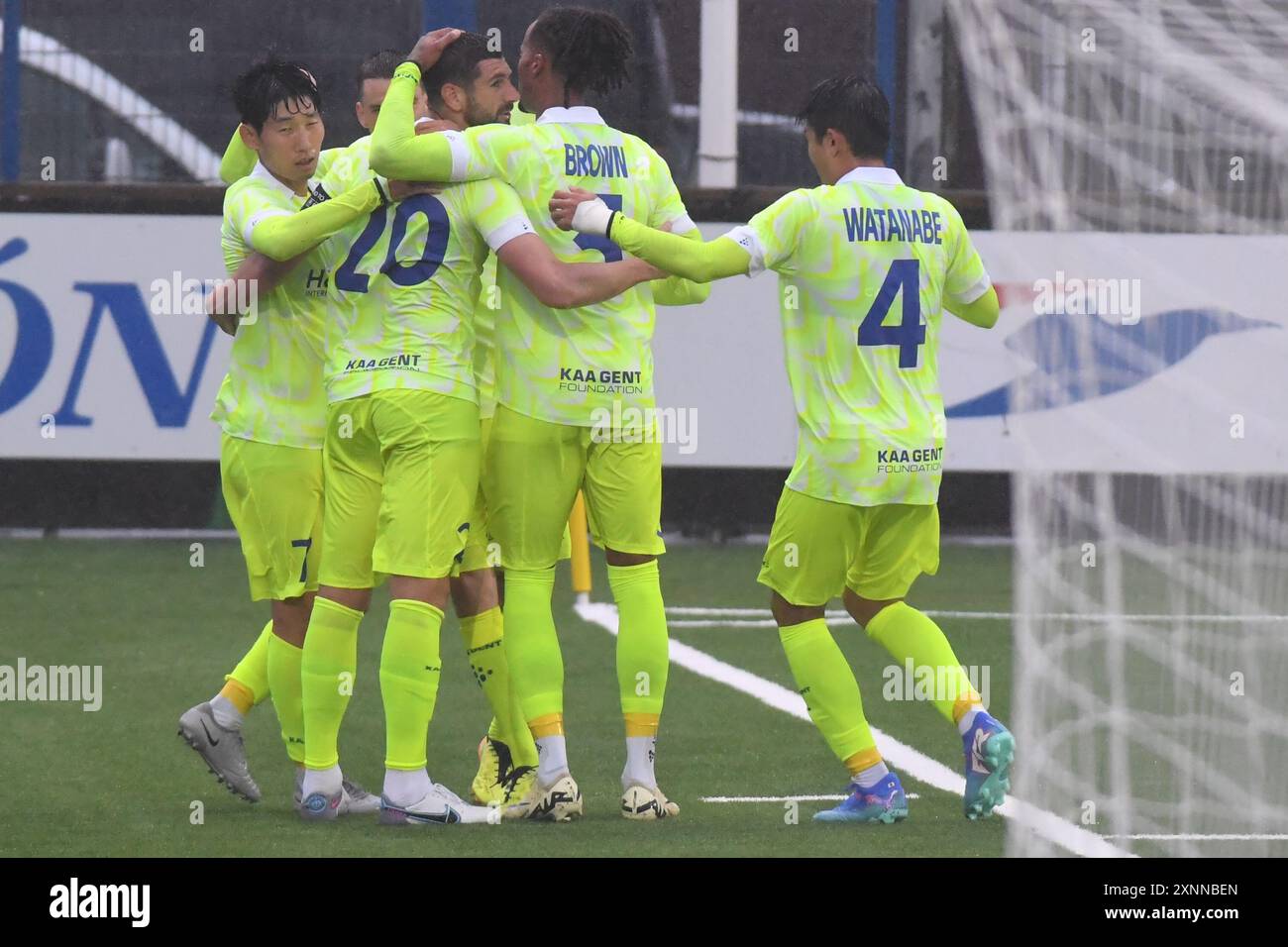 Nordragota, Färöer. August 2024. Gent's Stefan Mitrovic (20) feiert nach dem Tor 0-1 beim Spiel zwischen der belgischen Fußballmannschaft KAA Gent und der Färöer Vikingur, dem Rückspiel der 2. Qualifikationsrunde der UEFA Conference League, Donnerstag, den 01. August 2024 in Nordragota, Färöer Inseln. Gent gewann das erste Leg mit 4:1. BELGA FOTO JILL DELSAUX Credit: Belga News Agency/Alamy Live News Stockfoto