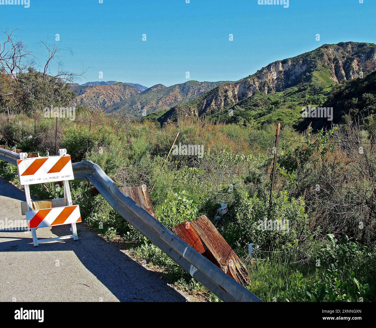 Unfallschäden entlang einer Straße in Südkalifornien Stockfoto