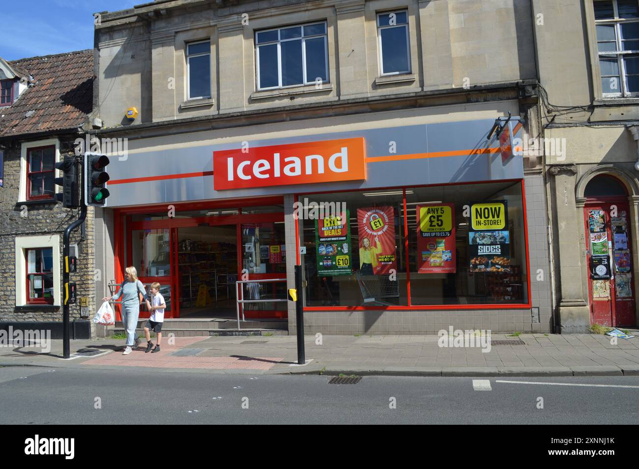 Island Supermarkt auf dem Marktplatz. Frome, Somerset, England, Vereinigtes Königreich. Juni 2024. Stockfoto