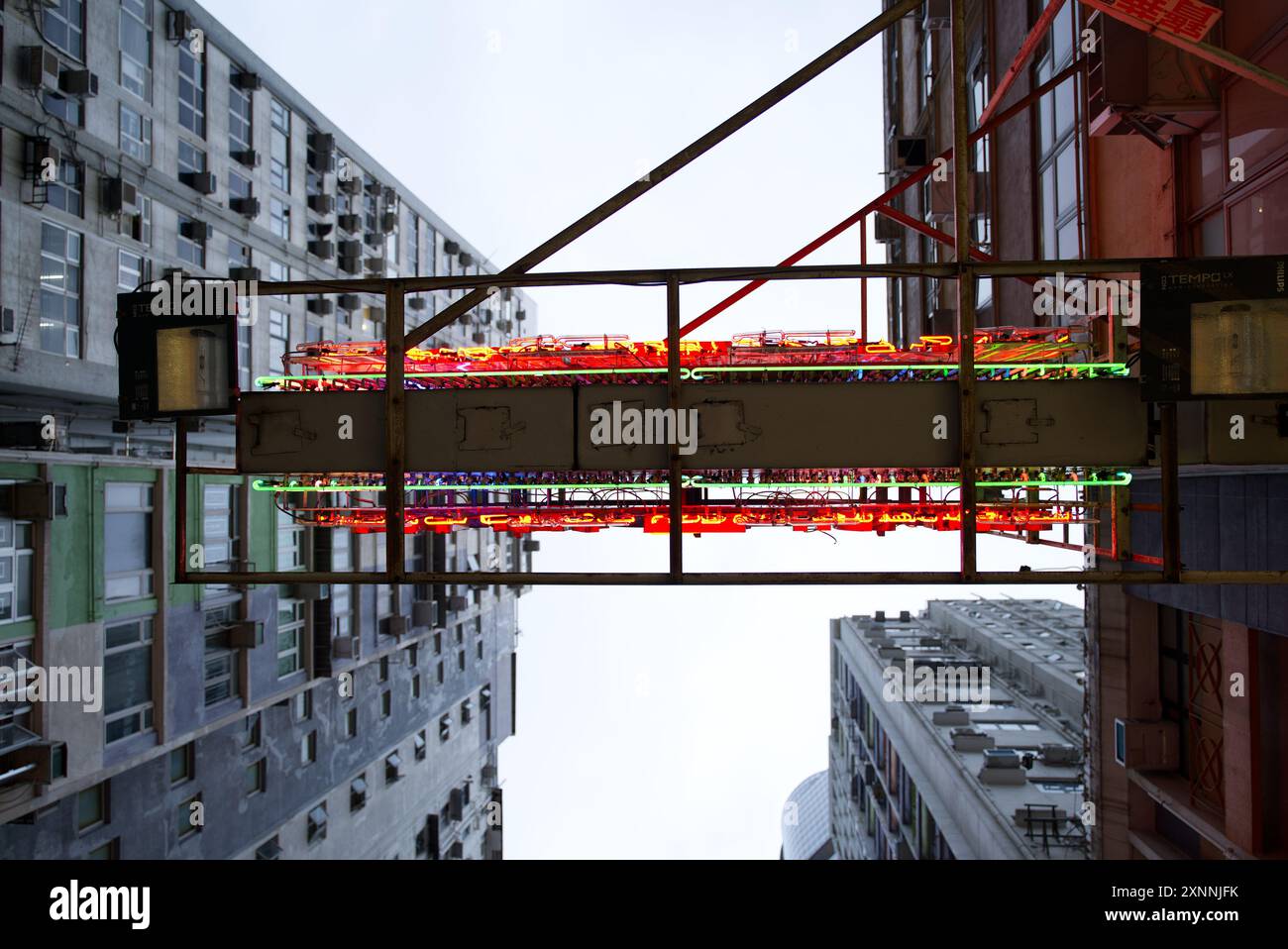 Ich schaue auf ein Neonschild in Hongkong Stockfoto