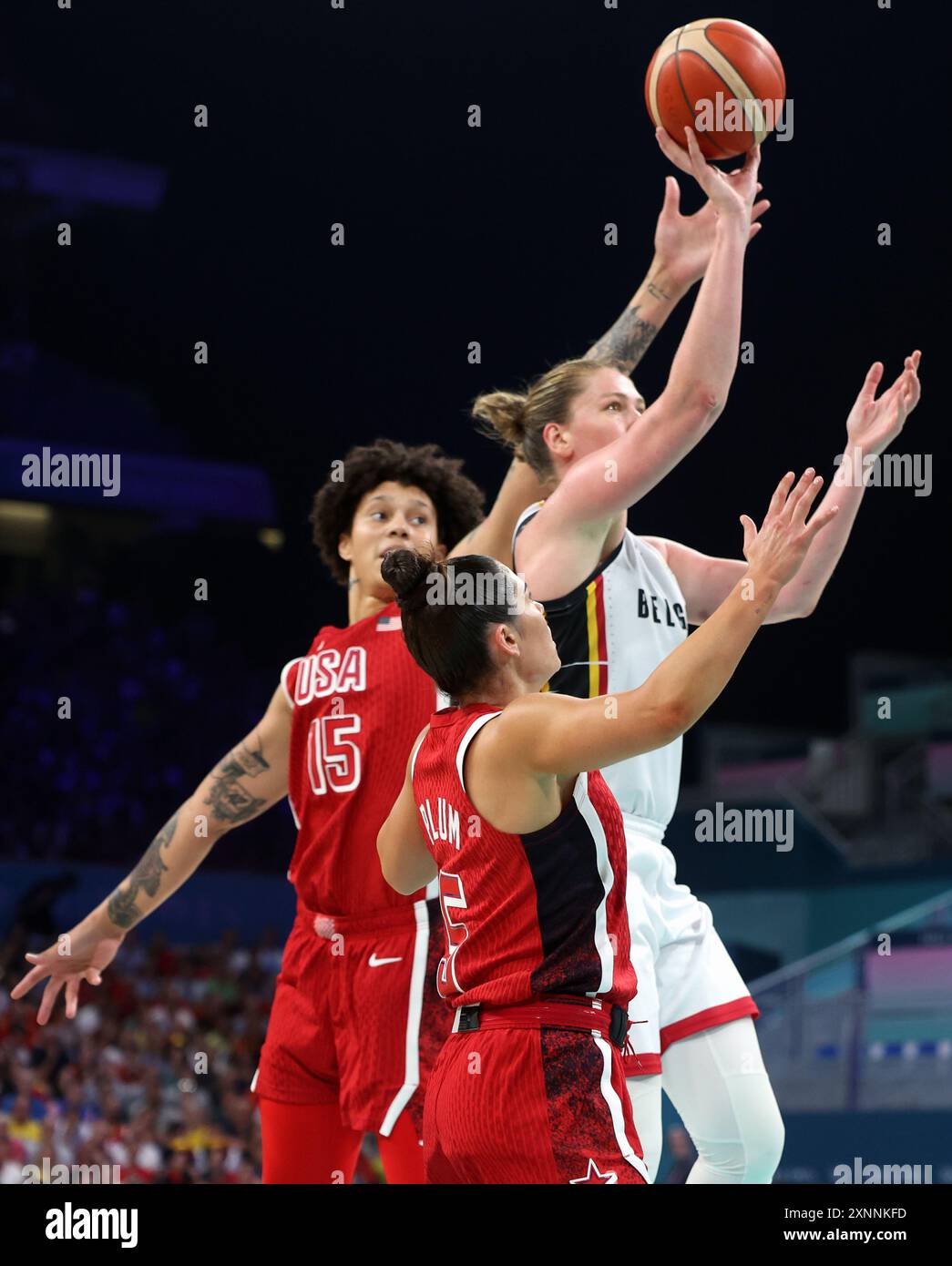 Lille, Frankreich. August 2024. Brittney Griner, Emma Meesseman aus Belgien und Kelsey Plum aus den USA wurden am Donnerstag, den 1. August 2024, in Paris in der Gruppenphase des Frauenturniers bei den Olympischen Spielen 2024 in Paris gezeigt. Die Spiele der XXXIII. Olympiade finden vom 26. Juli bis 11. August in Paris statt. Die belgische Delegation zählt 165 Athleten, die in 21 Sportarten antreten. BELGA PHOTO VIRGINIE LEFOUR Credit: Belga News Agency/Alamy Live News Stockfoto