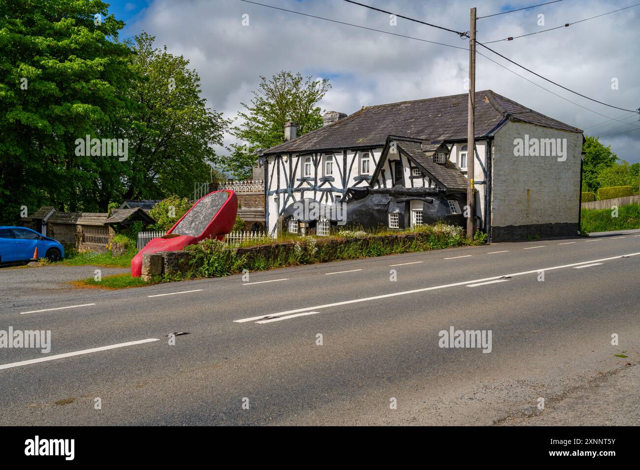 Das Highwayman Inn Sourton in der Nähe von Okehampton. Angeblich spukte im 11. Jahrhundert Pub. Der ungewöhnlichste Pub Großbritanniens. Stockfoto