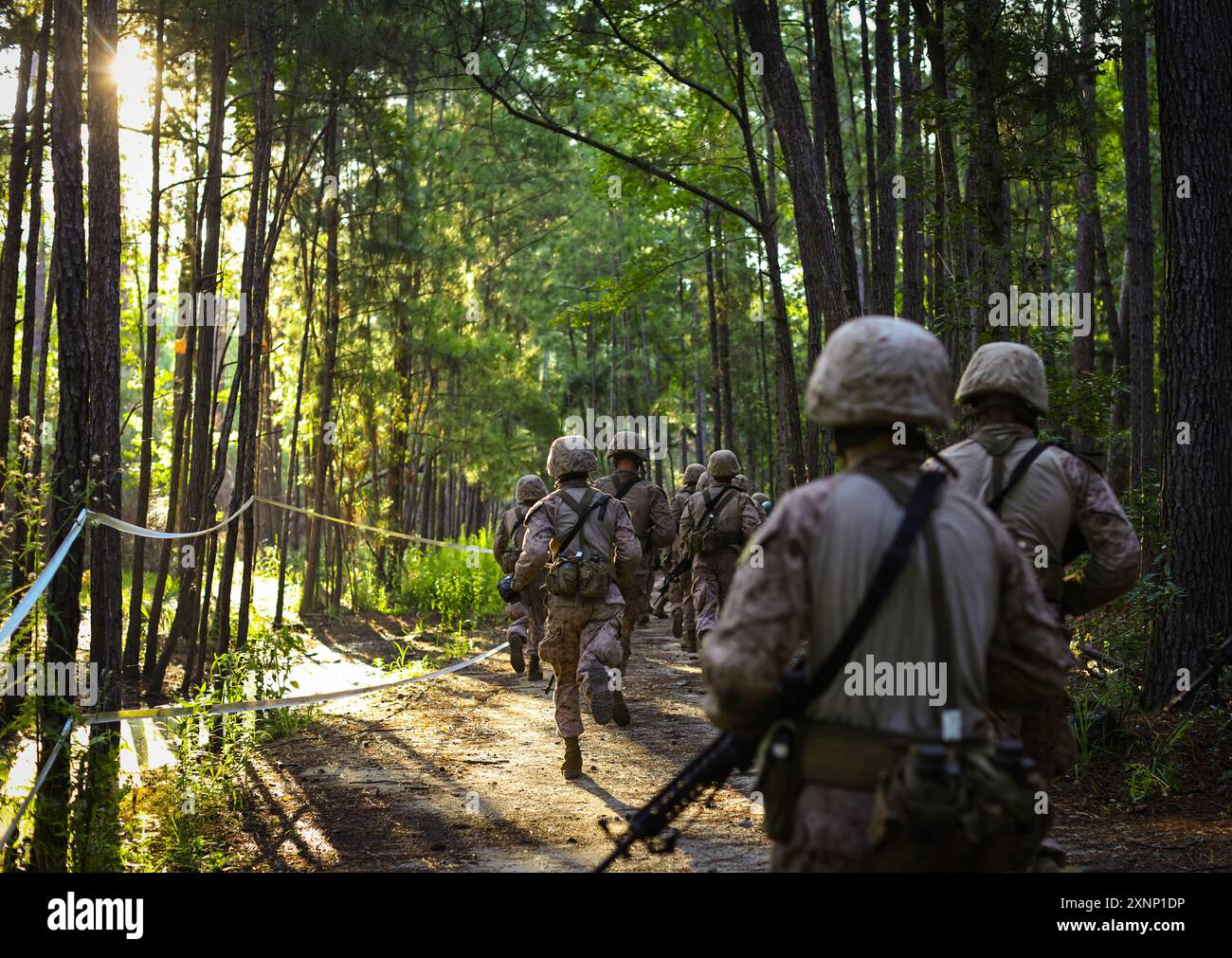 Rekruten mit Charlie Company, 1. Rekruten-Training-Bataillon, vollenden den Schmelztiegel auf Marine Corps Recruit Depot Parris Island, S.C., 1. August 2024. Der Schmelztiegel ist ein 54-stündiger Höhepunkt, bei dem die letzten 11 Wochen Training auf die Probe gestellt werden. (Foto des U.S. Marine Corps von CPL. Ava Alegria) Stockfoto