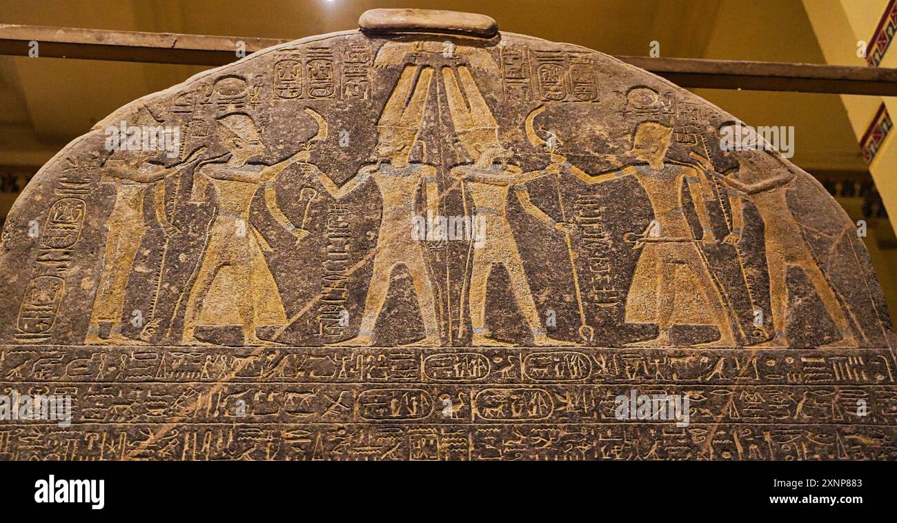 Kairo, Ägypten, 31. Dezember 2019-Oberer Teil der Merenptah-Stele oder Israel-Stele, ein Bericht über Siege über Libyer, gefunden von Petrie in Theben, 1896 im Museum für ägyptische Antiken in Kairo, Ägypten Stockfoto