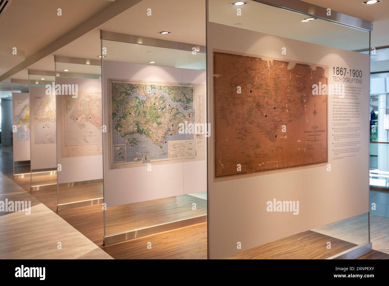 August 2024. Alte Singapur-Karten aus einer anderen Zeit. Besucher können sehen, wie sich die Insel entwickelt hat oder wie sie durch die jahrzehntelange Transformation voranschreitet. Singapur. Stockfoto