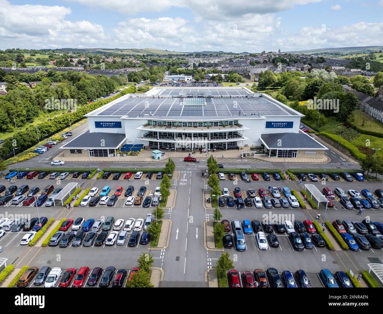 Aus der Vogelperspektive des Designer Outlet Shop von Boundary Mill in Colne, Lancashire, England Stockfoto