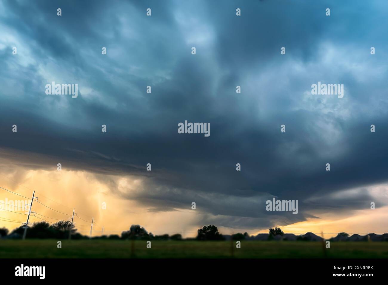 Nachbarschaftssturm Niedrige hängende Wolken Stockfoto