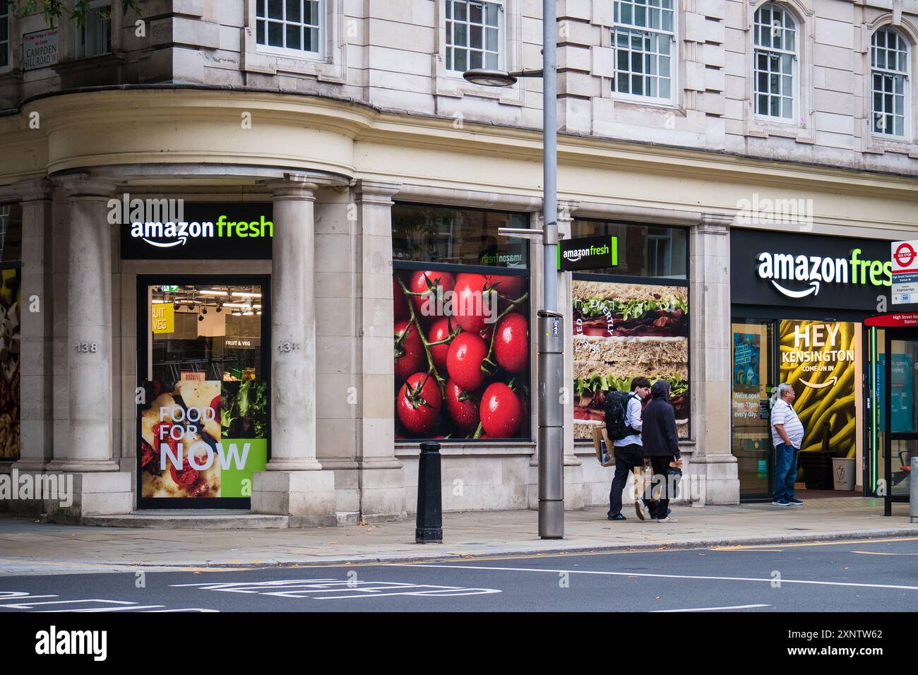 London, Großbritannien - 24. Juli 2024: Amazon Fresh Store in Kensington, London. Stockfoto